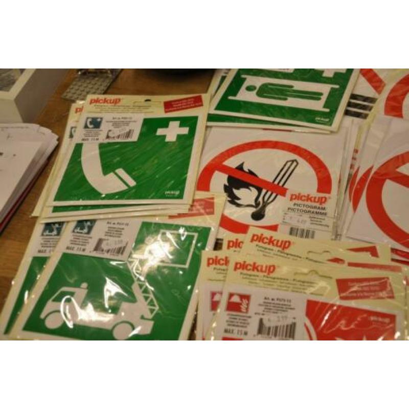 partij grote pictogrammen/ waarschuwings stickers 141 stuks