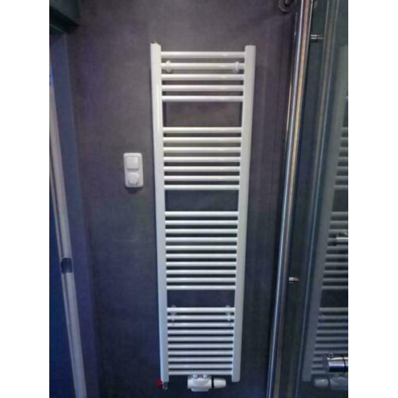 Handdoek radiator 45 cm breed x 165 cm hoog met midden- onde