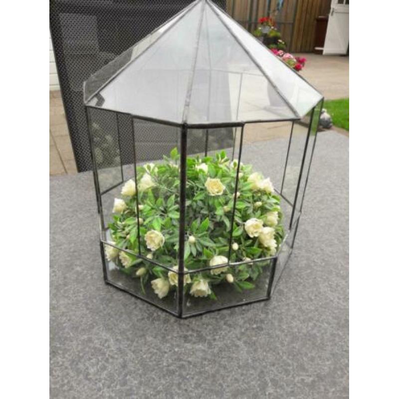 8 Hoekig glas in lood planten kastje met 4 grote zij openin.